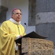 Mgr Jean Scarcella suspend sa charge d’abbé de Saint-Maurice