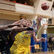 Basket: un Vevey renversant bat Monthey, et verra le Final Four de SBL Cup