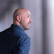 Frédéric Recrosio "'s'embourgeoise" et en rit