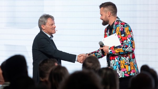 Le Maxi-Rires Festival reçoit le Prix Sommet 2024