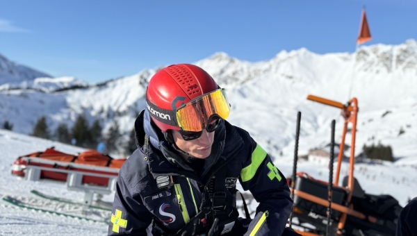 Reportage : Sébastien Polzl, chef sécurité des portes du soleil suisse, veille sur le domaine