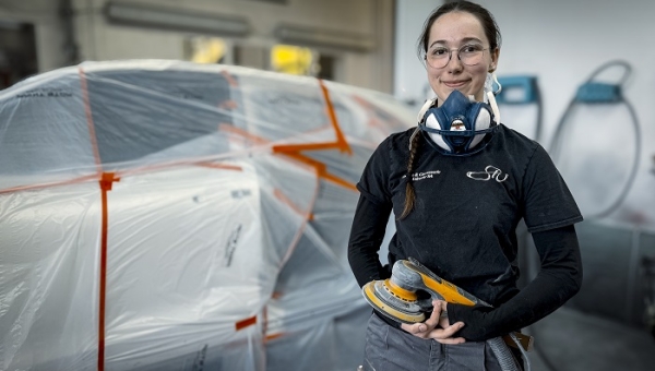 Portrait : Emilie Marclay, meilleure apprentie carrossière-peintre de Suisse romande 