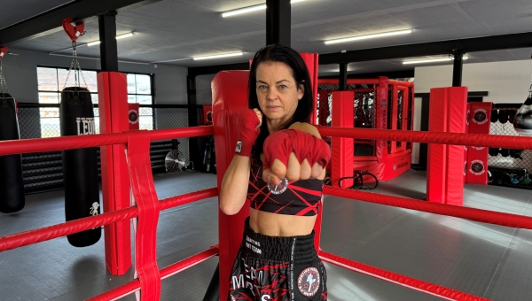 À 52 ans, la combattante Janique Avanthay remonte sur le ring pour son ultime défi