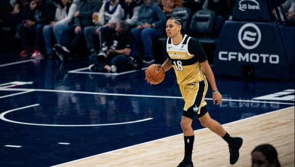Basket : Blessure pour Kyshawn George, Washington s’enfonce face à Charlotte