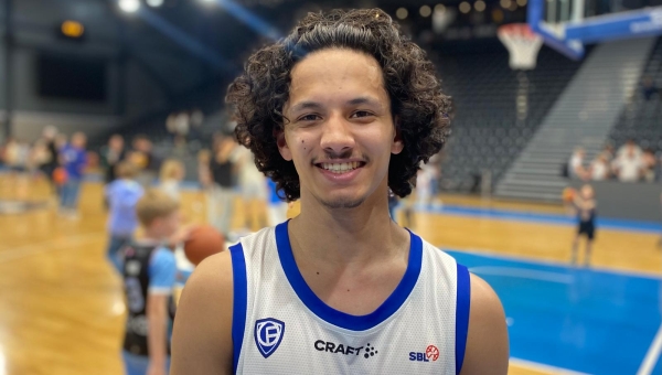 Basket: "Je ne m’y attendais pas, à vrai dire" - Simon Bernegger enchaîne les minutes à Fribourg