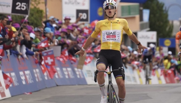 Cyclisme: Leysin a pu admirer le triomphe de l'extraterrestre Tadej Pogacar