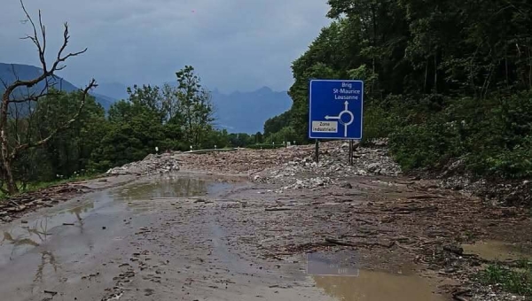 Intempéries: la route cantonale entre le Bouveret et les Evouettes toujours fermée, après une seconde coulée de boue