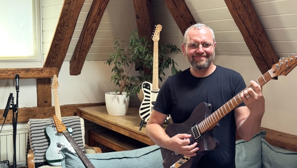 Rock'n'roll à Saint-Maurice : un luthier autodidacte créé des guitares électriques d'exception 