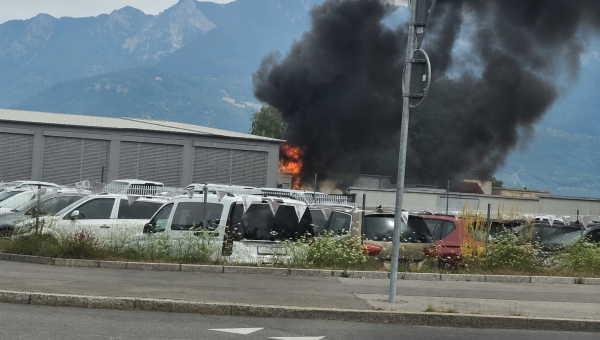 Collombey-Muraz: l'incendie au garage Ecoeur Automobiles est maîtrisé