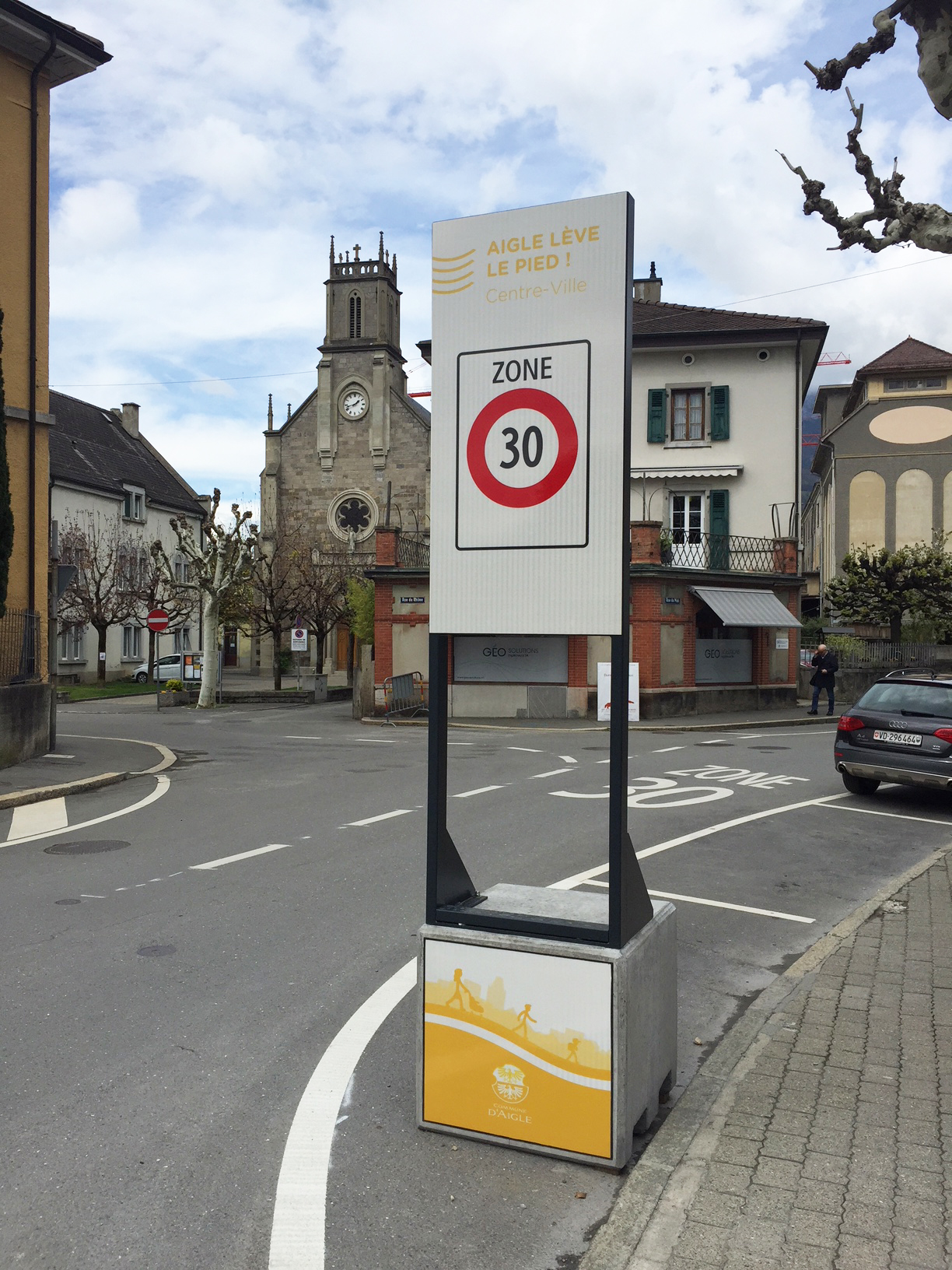Des totems flambant neufs délimitent les zones 30 du centre-ville d'Aigle