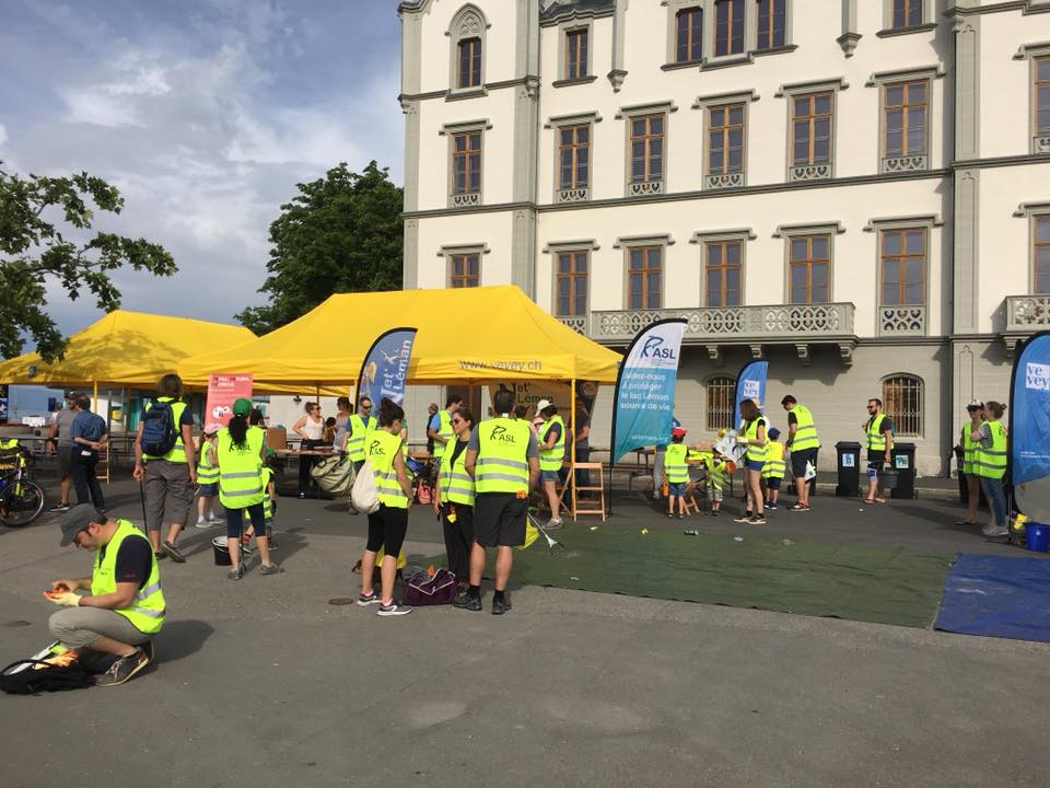 Les bénévoles de l'opération Net'Léman ont sorti plus de 1'200 mégots du lac à Vevey