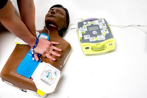 La population valaisanne doit pouvoir mieux réagir à des arrêts cardio-respiratoires