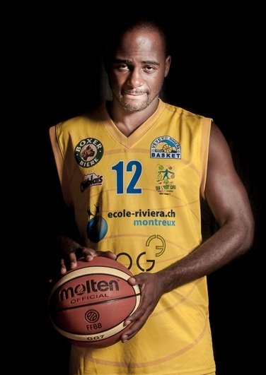 Basket : Tshi Kashama signe aux Riviera Lakers