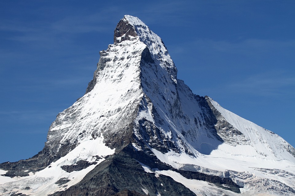 Un alpiniste perd la vie au Cervin