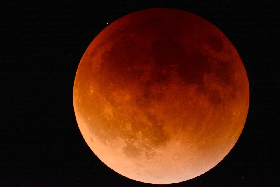 La Lune s'éteindra temporairement vendredi soir