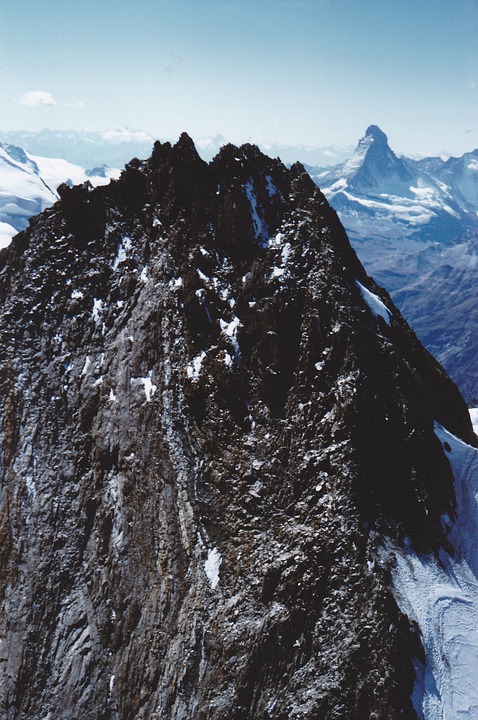 Un alpiniste a perdu la vie dans l'ascension du Nadelhorn