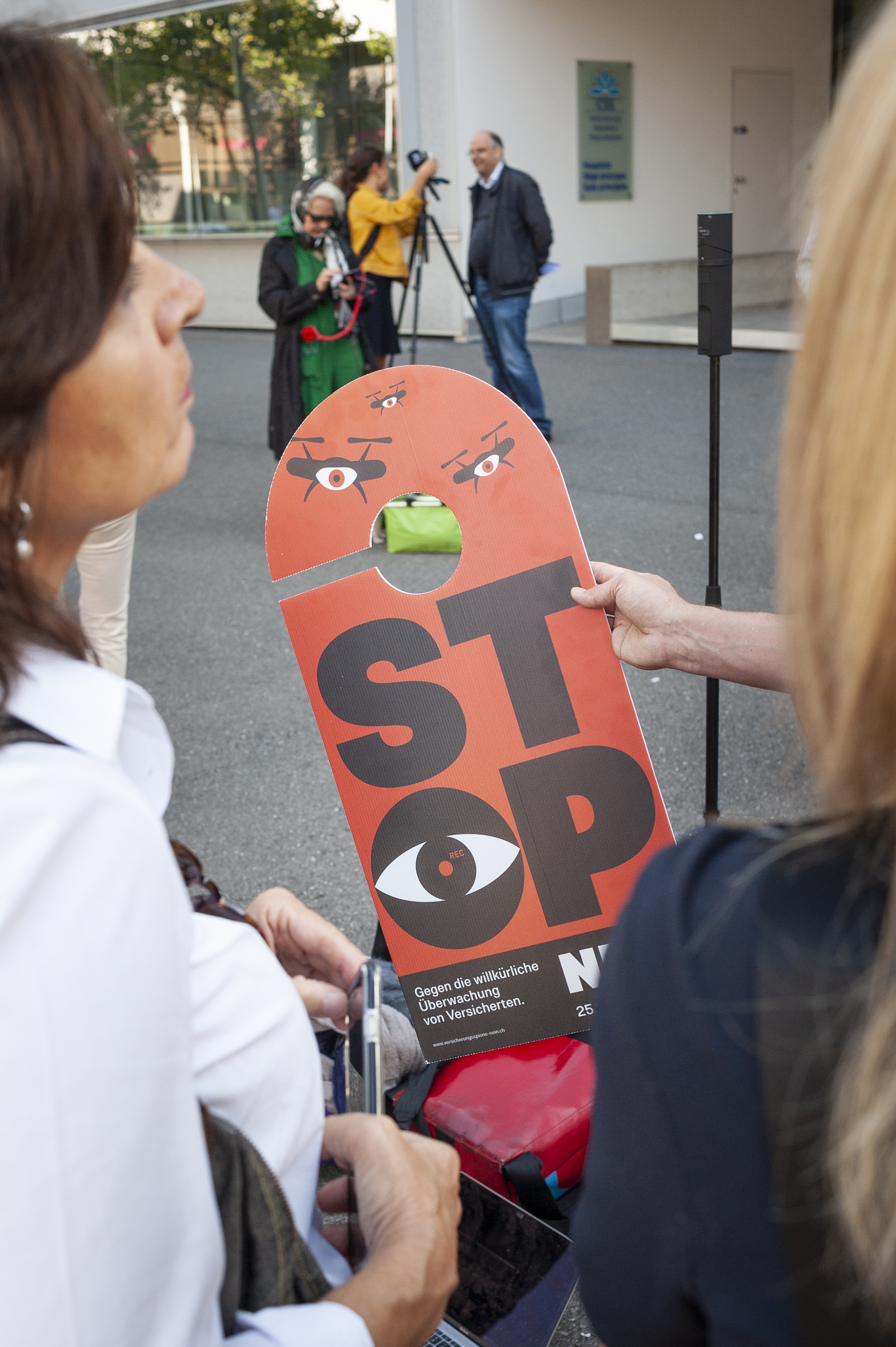 La campagne romande contre la surveillance des assurés a été lancée cet après-midi à Lausanne