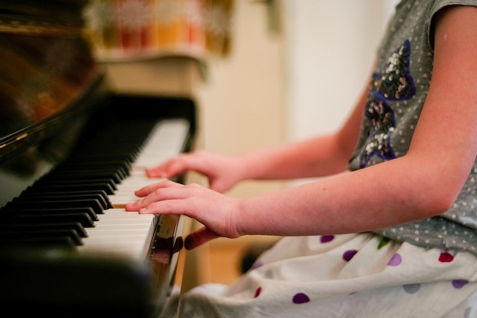 Des associations valaisannes veulent que le système communal des écoles de musique soit revu