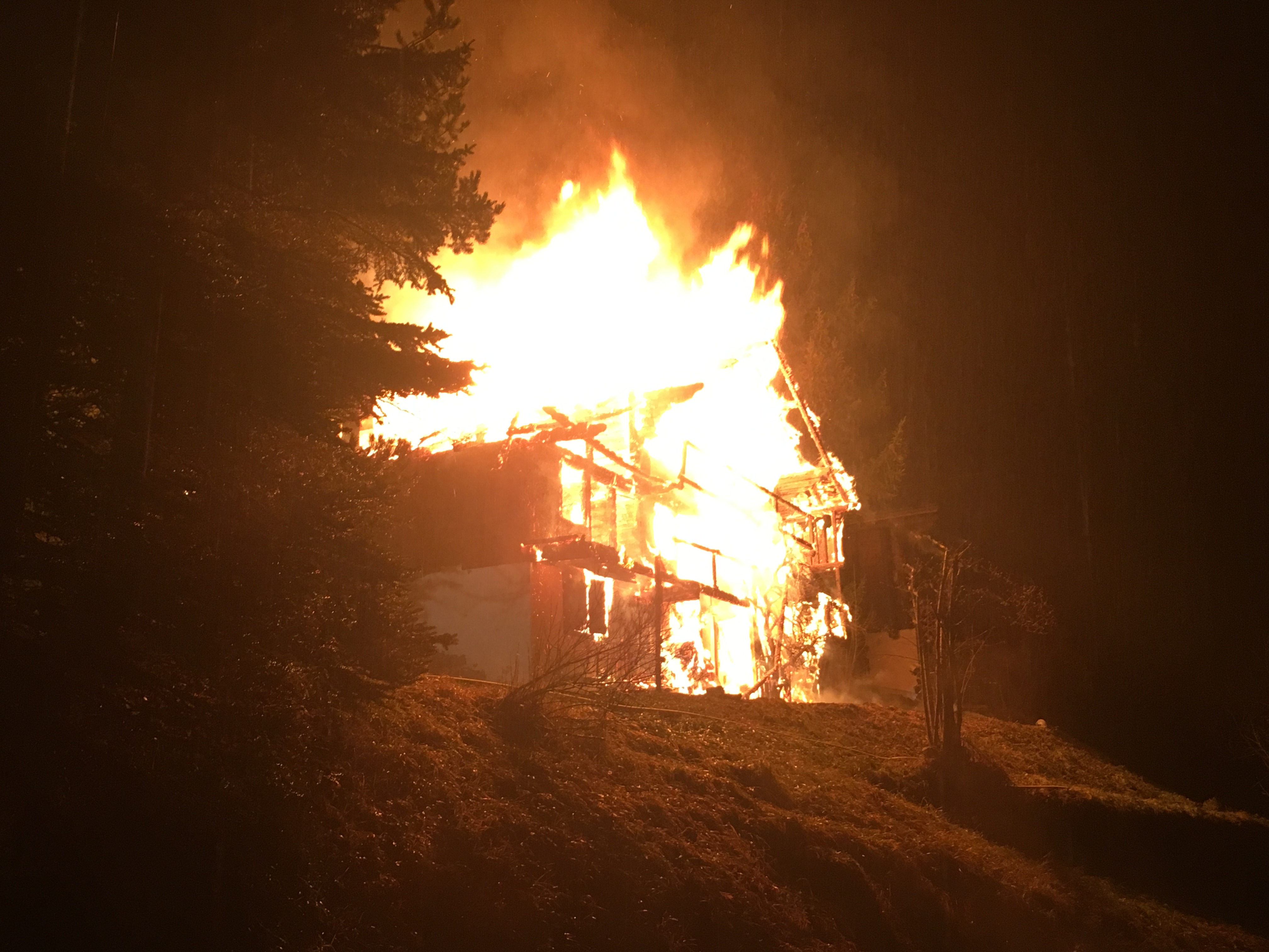 Diablerets : un chalet a été ravagé par les flammes 