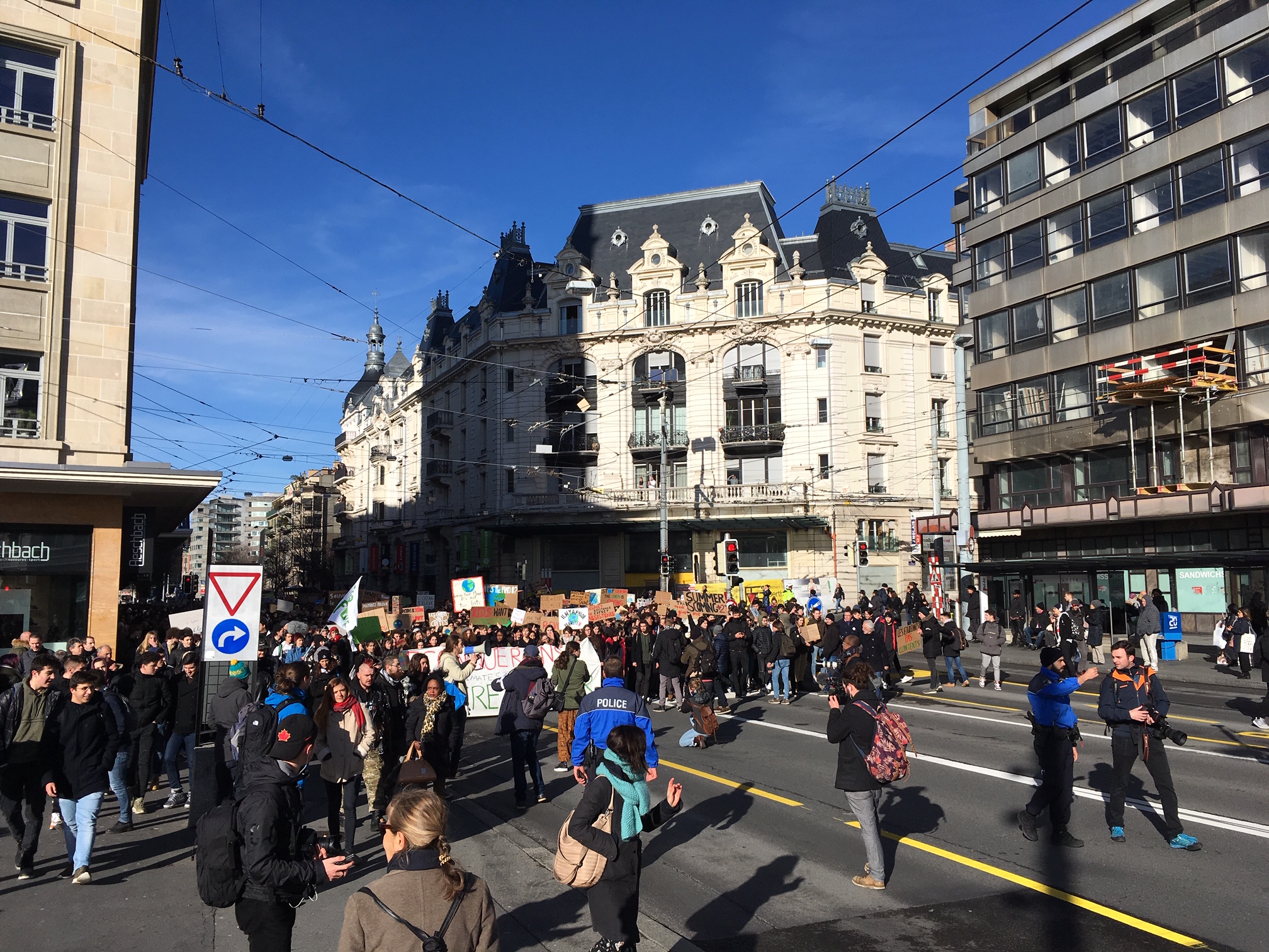 Plus de 8’000 jeunes en formation rassemblés  à Lausanne pour la grève du climat