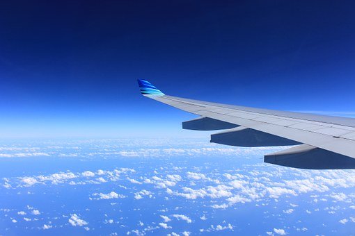 Le recours à l'avion pour les voyages d'études des jeunes vaudois fait débat