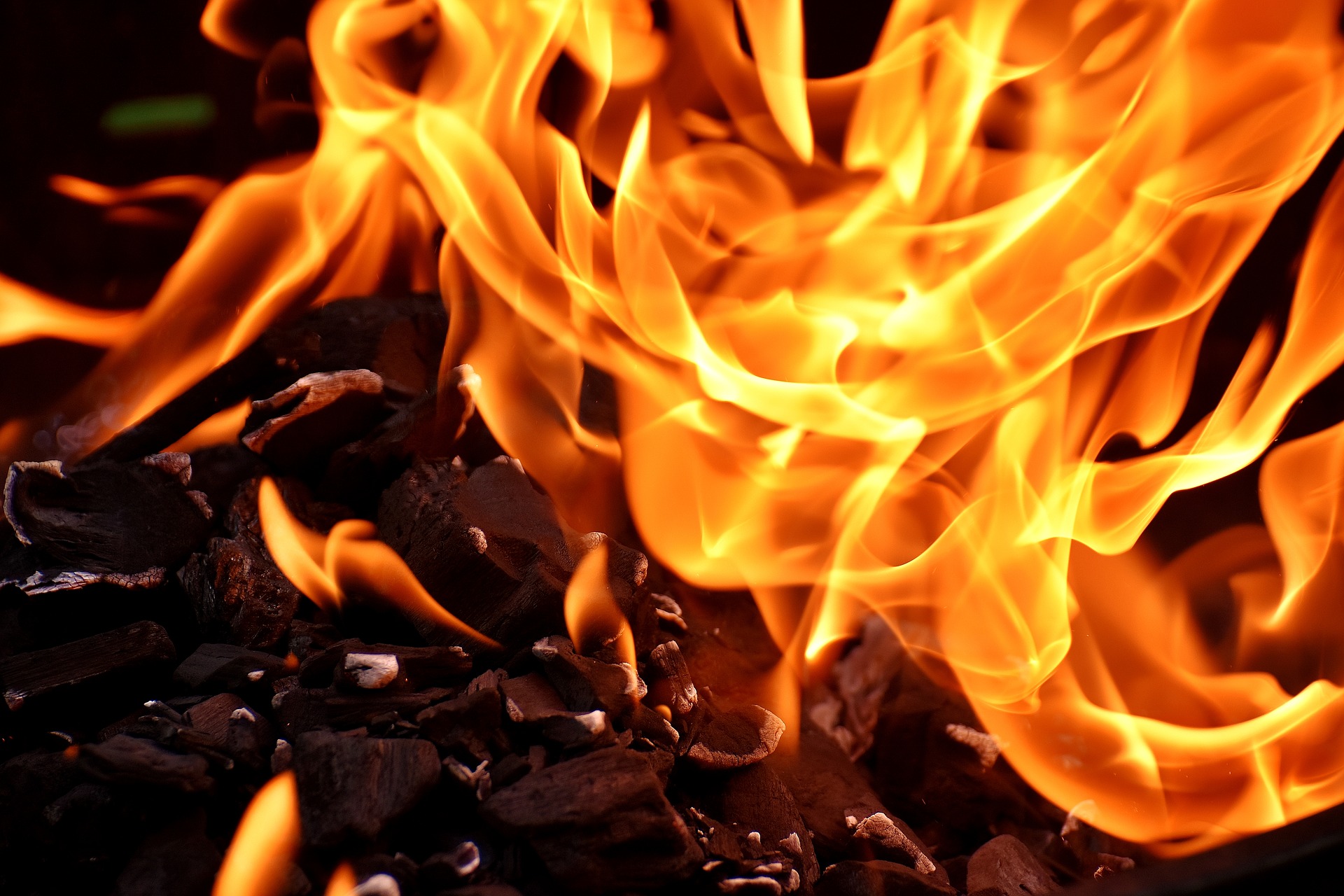 Un bâtiment a été la proie des flammes la nuit dernière dans le canton de Vaud