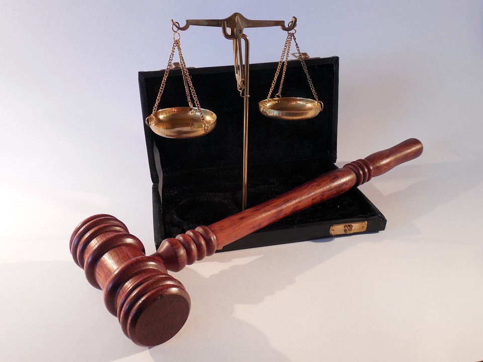 Agression à Monthey: 5 à 7 ans de prison requis par la procureure contre les 10 jeunes
