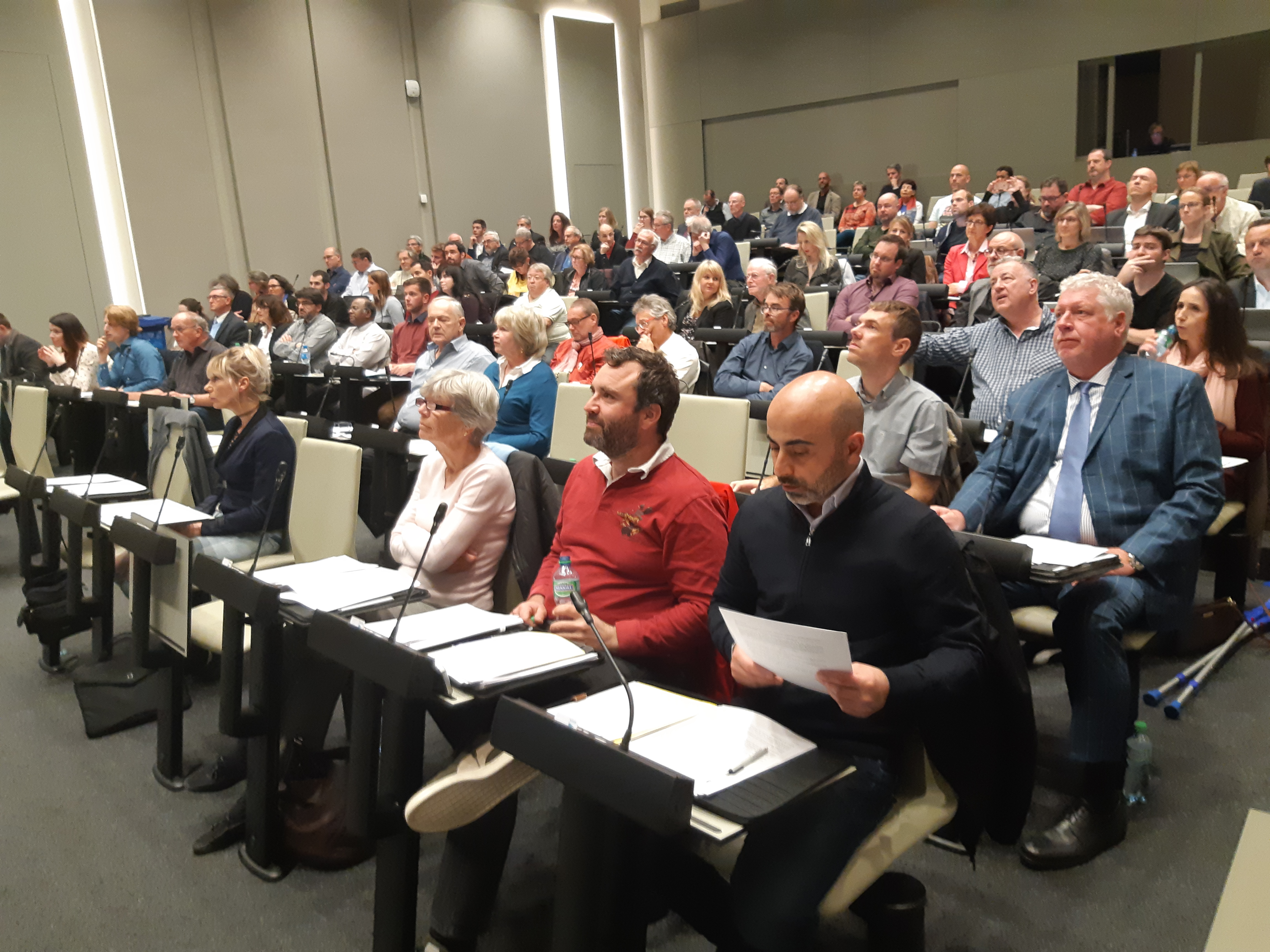 Les élèves montreusiens devront attendre pour s’abriter dans la cour de leur collège
