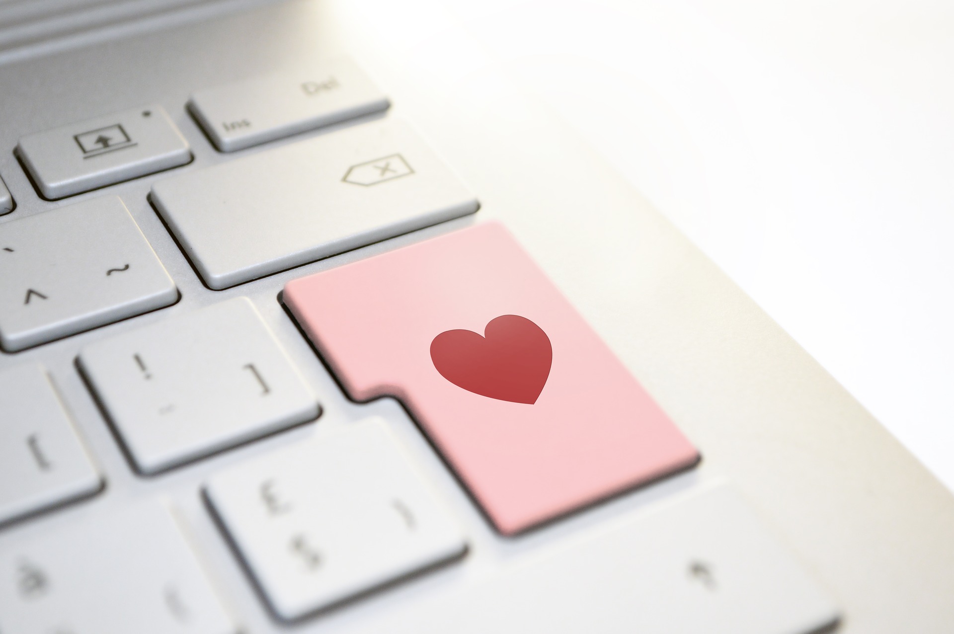 Gare aux escroqueries romantiques sur le web