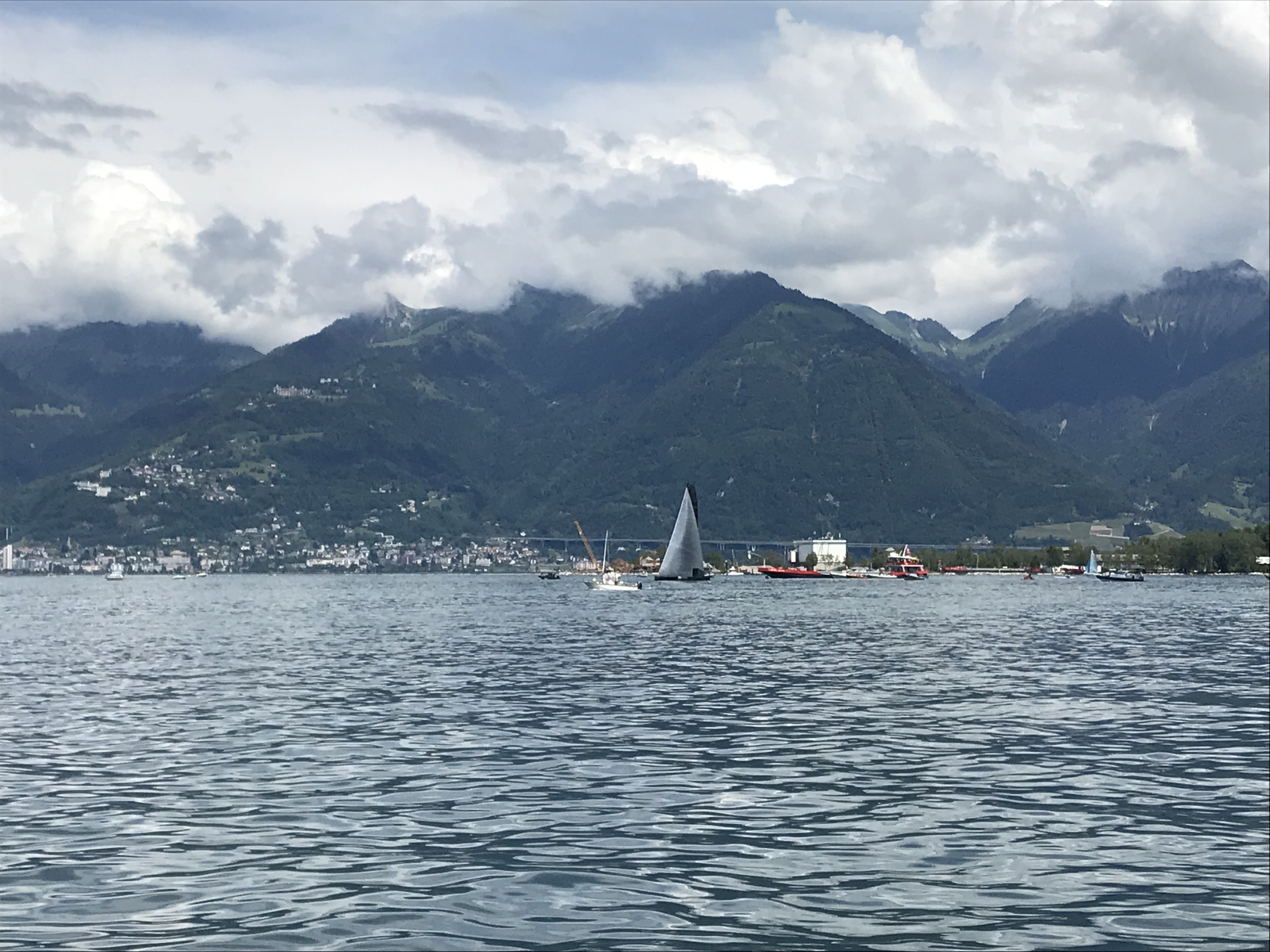 Voile: Ladycat survit à la tempête et gagne le Bol d'Or