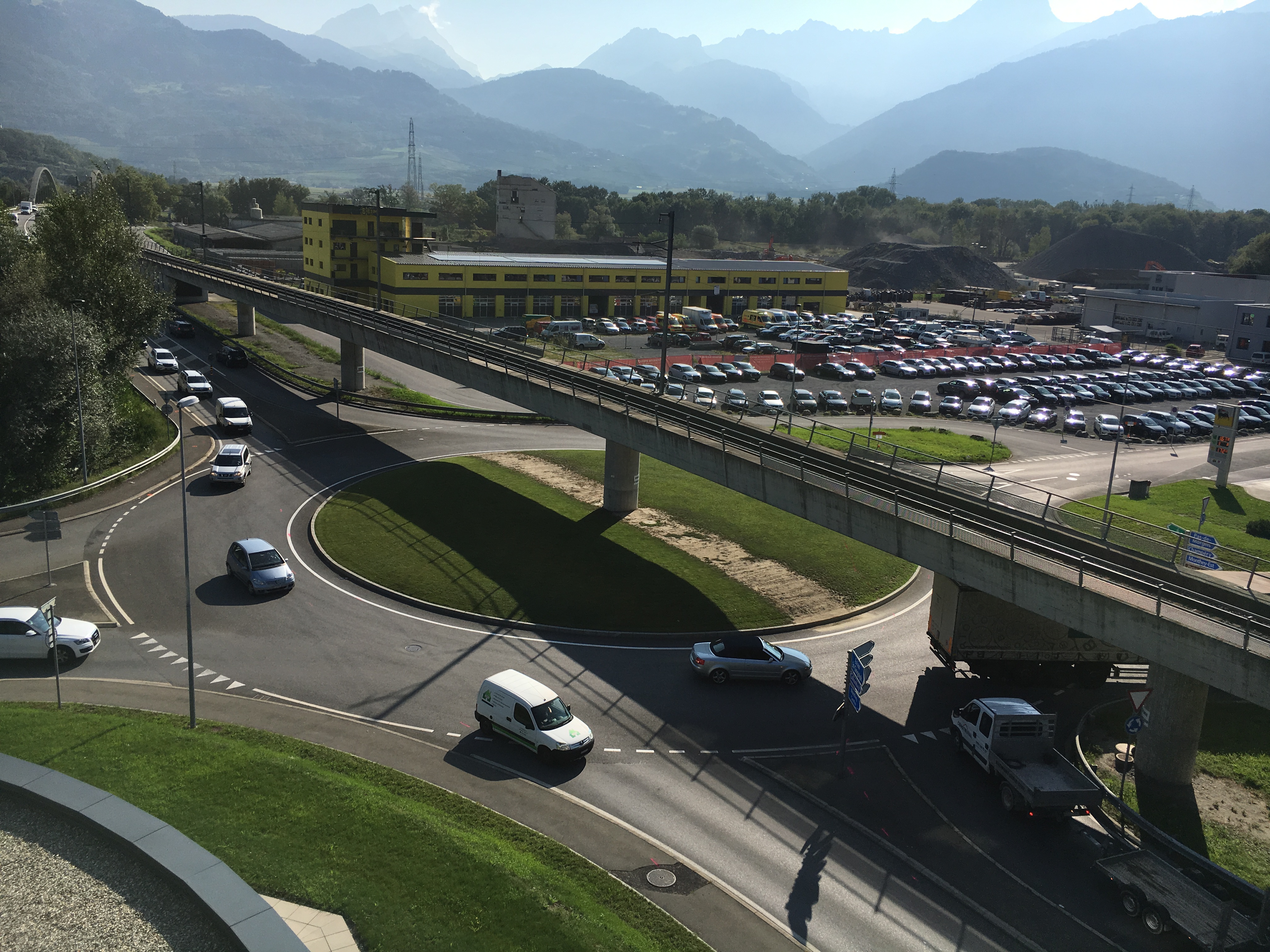 Monthey : le premier turbo-giratoire du Valais est fonctionnel