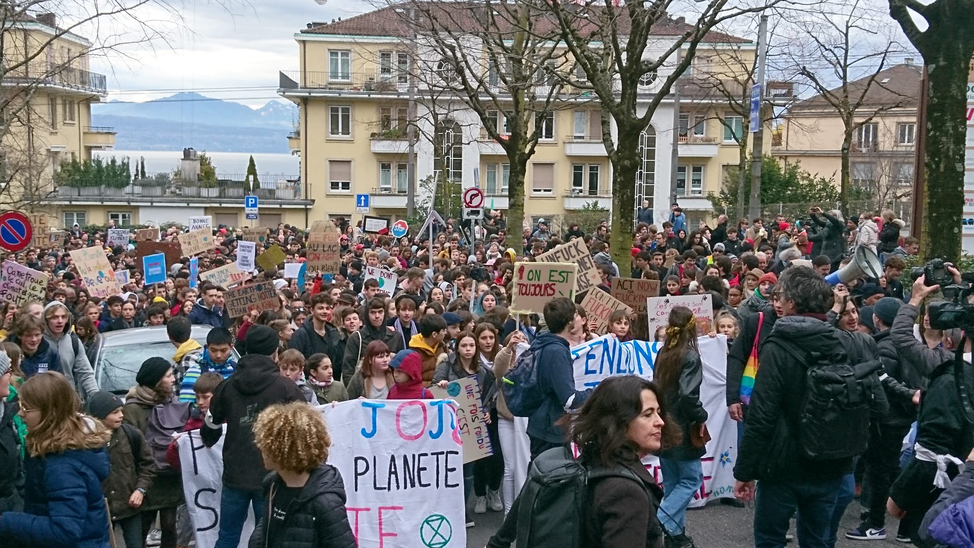 10'000 personnes et Greta Thunberg marchent pour le climat à Lausanne