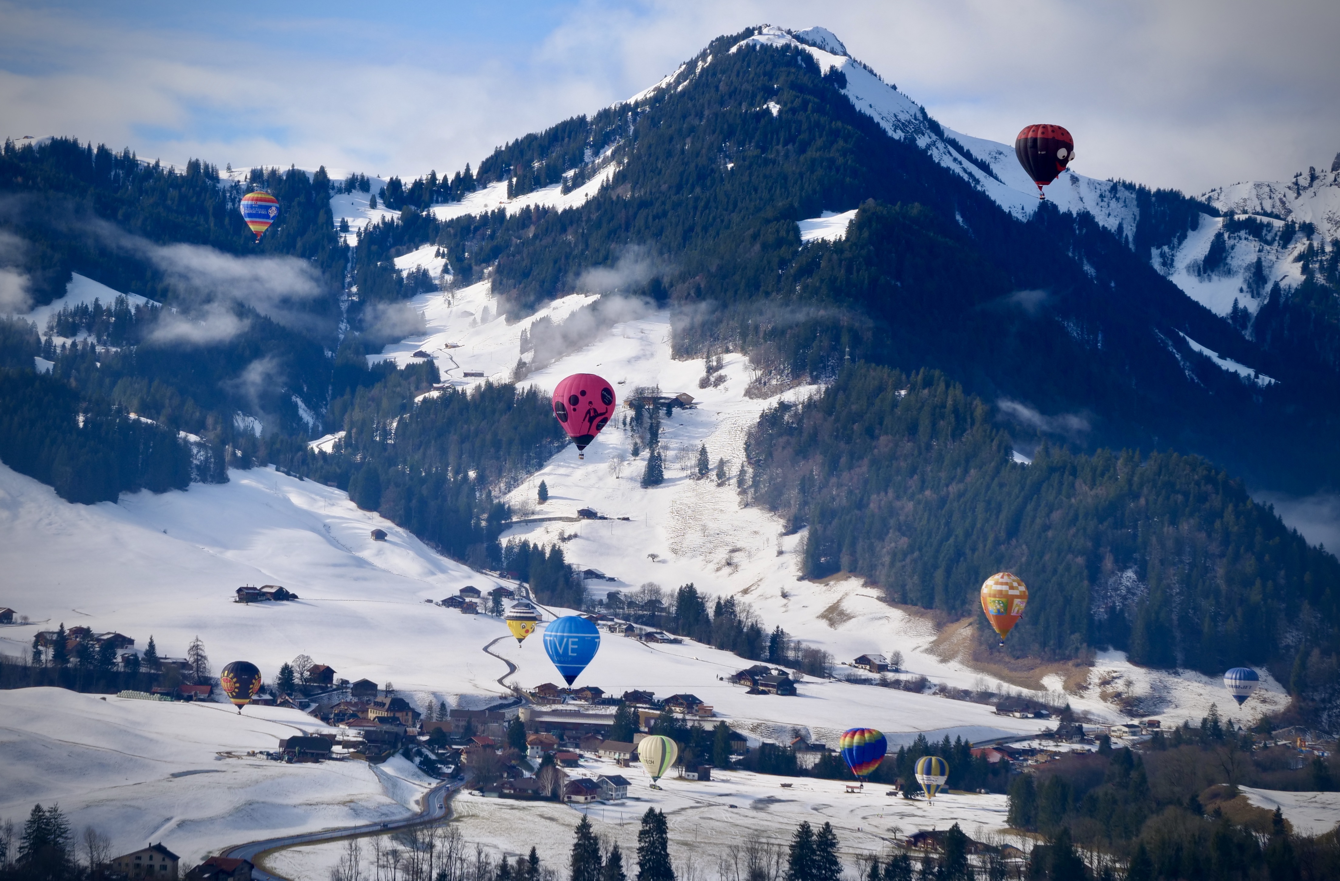 Malgré la météo peu clémente, les amateurs de ballons ont fait le déplacement à Château-d'Oex