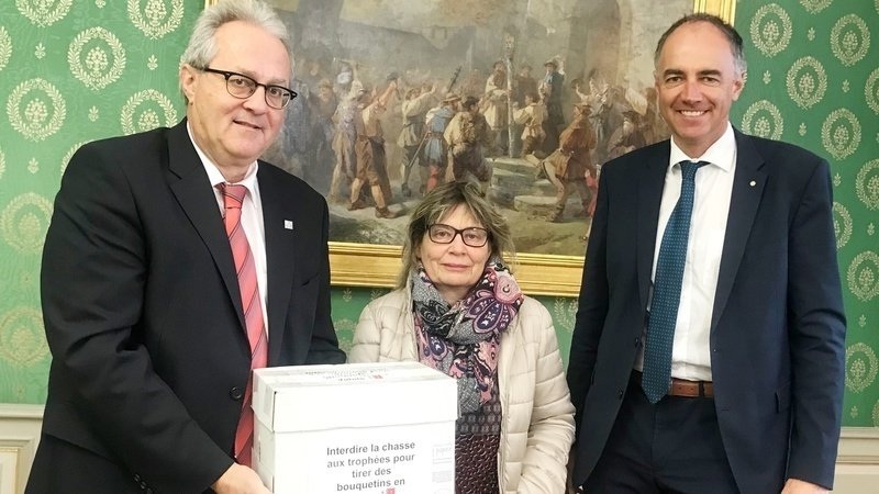 La pétition contre le tir de bouquetins en Valais a été remise aujourd'hui