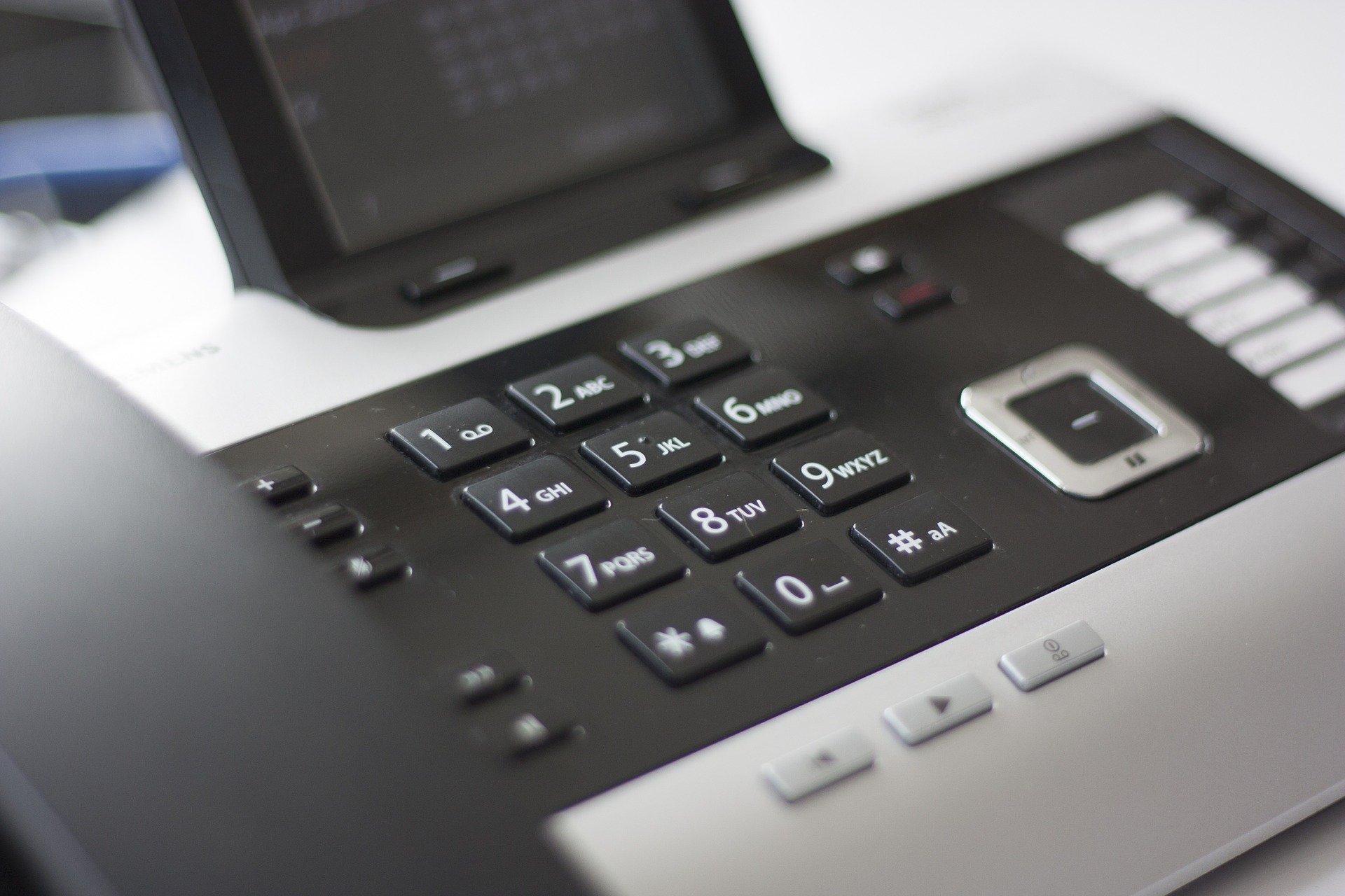 Epidémie: les numéros d'urgence ne doivent pas être confondus avec les hotlines