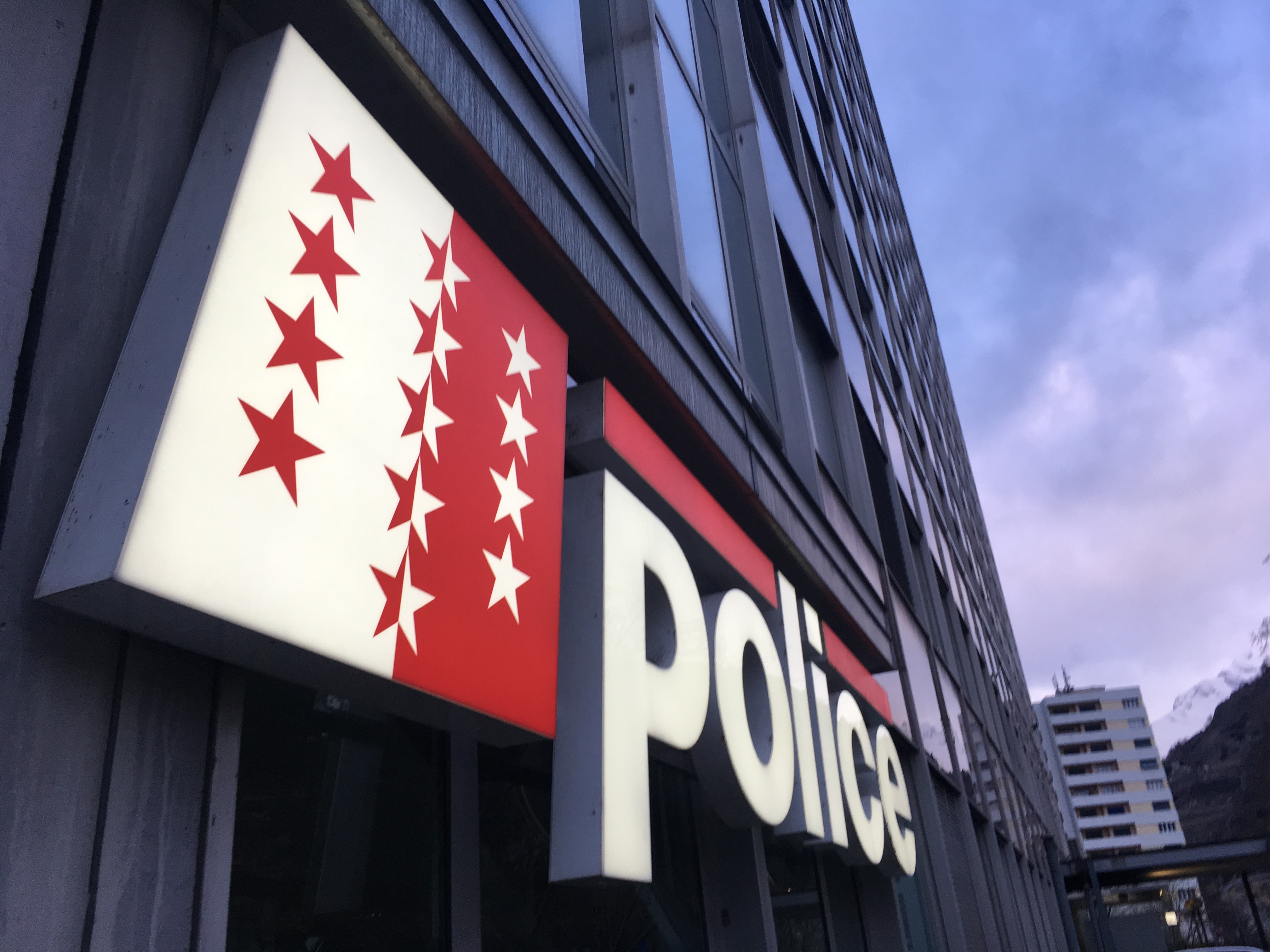 Hier, la police valaisanne a dénoncé trois infractions aux mesures prises contre le Covid-19