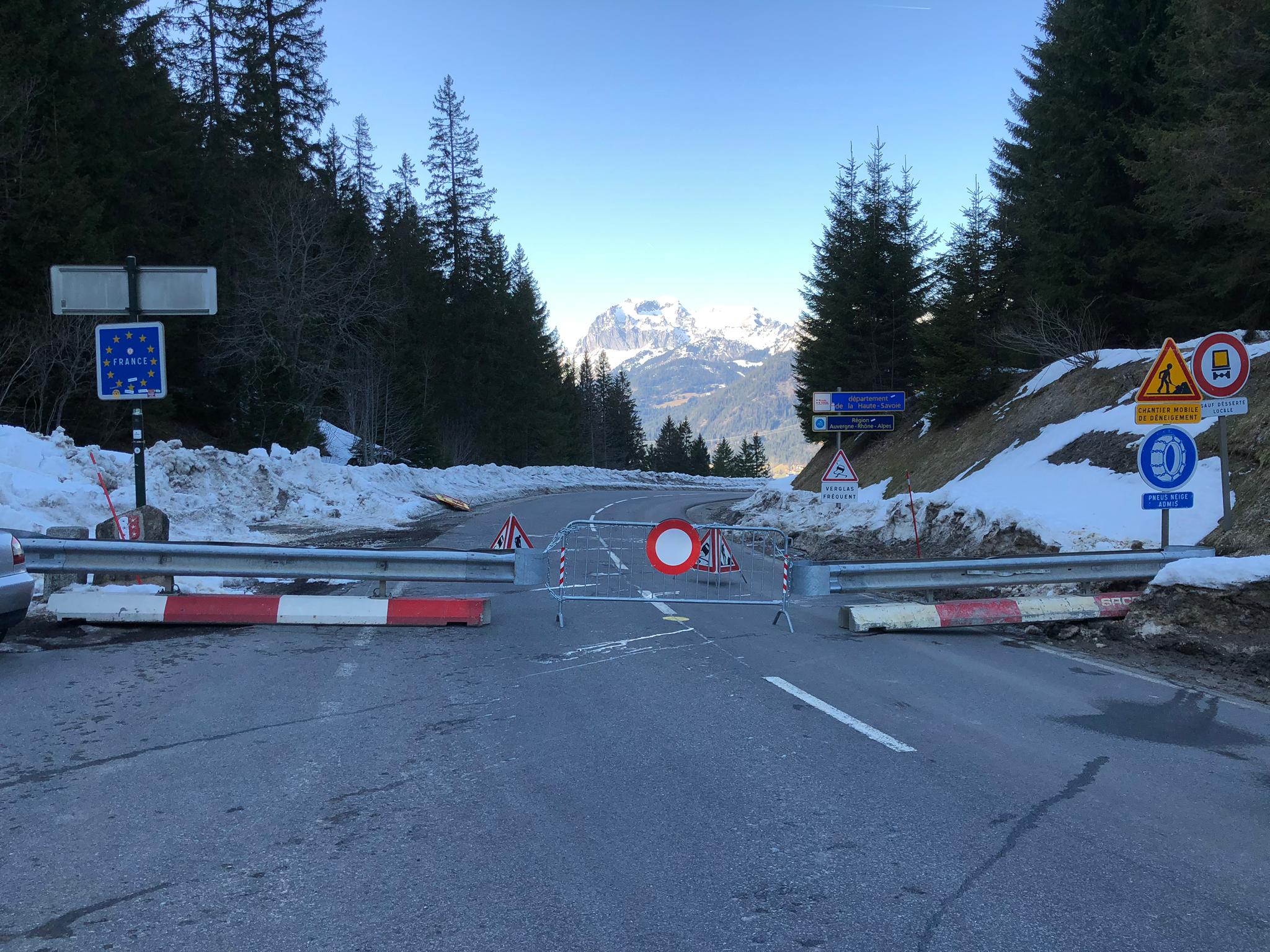 La frontière de Morgins laisse passer les frontaliers