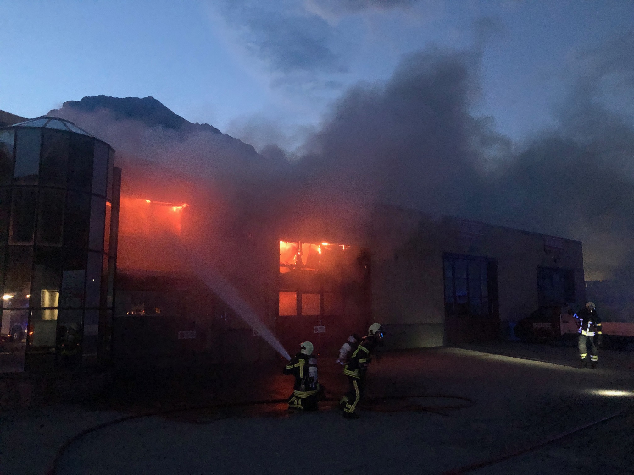 Une menuiserie a été la proie des flammes hier soir à Charrat