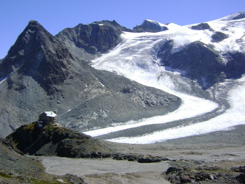 Les cabanes de montagne valaisannes prient pour une météo clémente