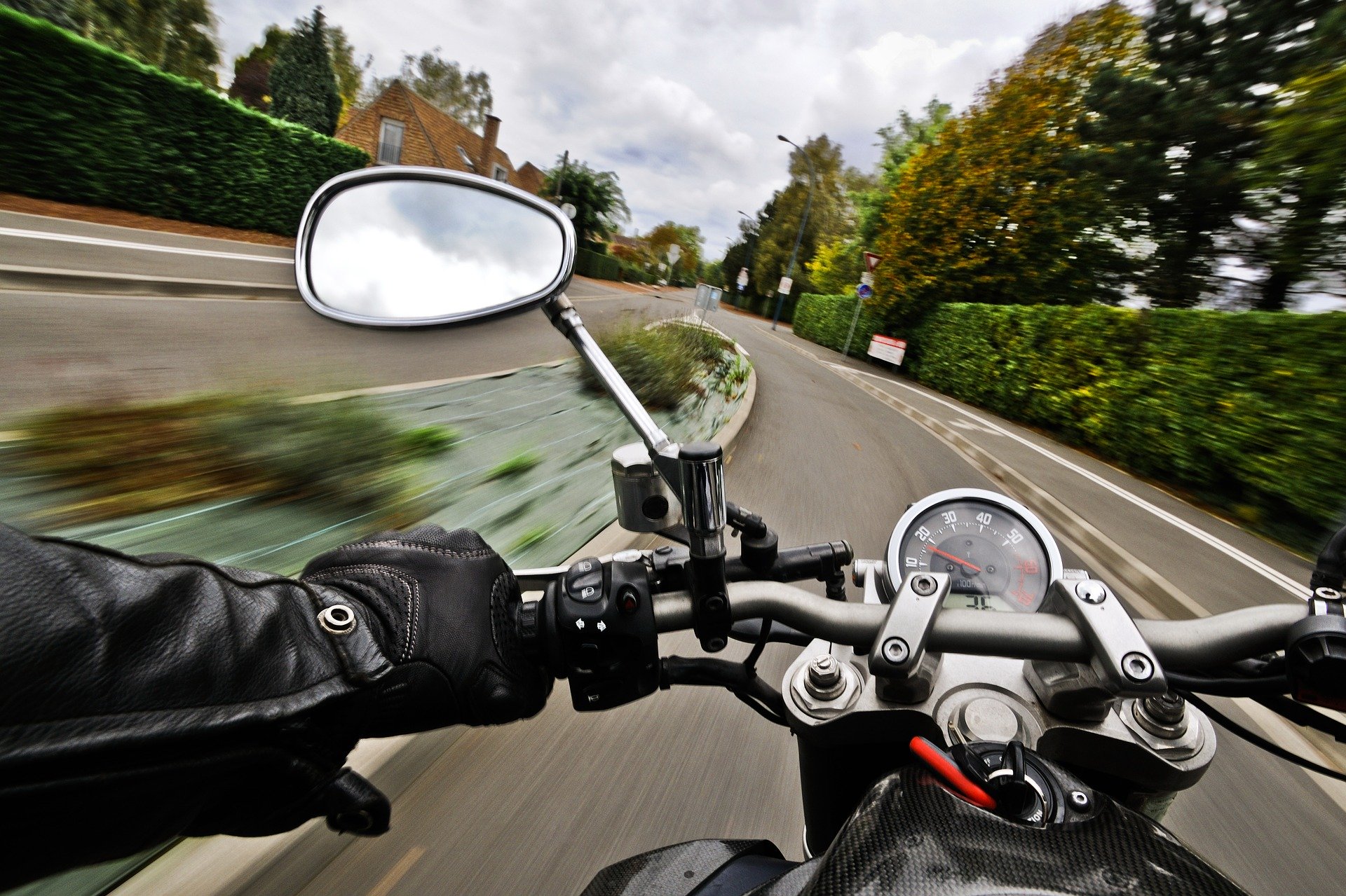 Echichens (VD) : à 149 km/h en moto dans une zone 80 km/h