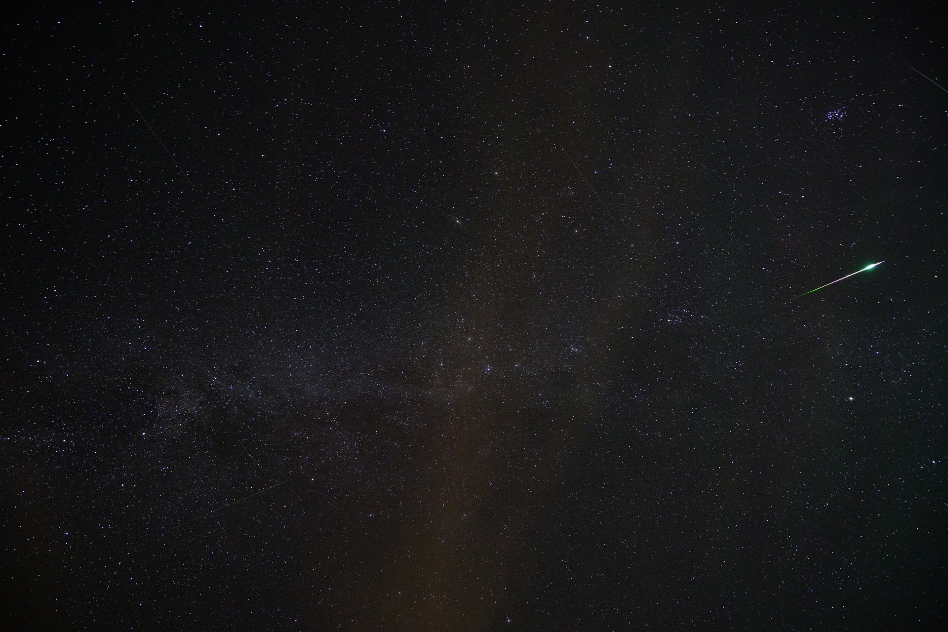 Aigle éteint la lumière pour mieux voir les étoiles