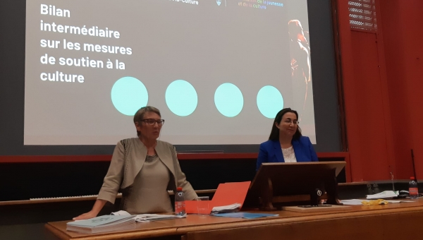 Nicole Minder, cheffe du service des affaires culturelles, et Cesla Amarelle, cheffe du Département de la formation, de la jeunesse et de la culture.
