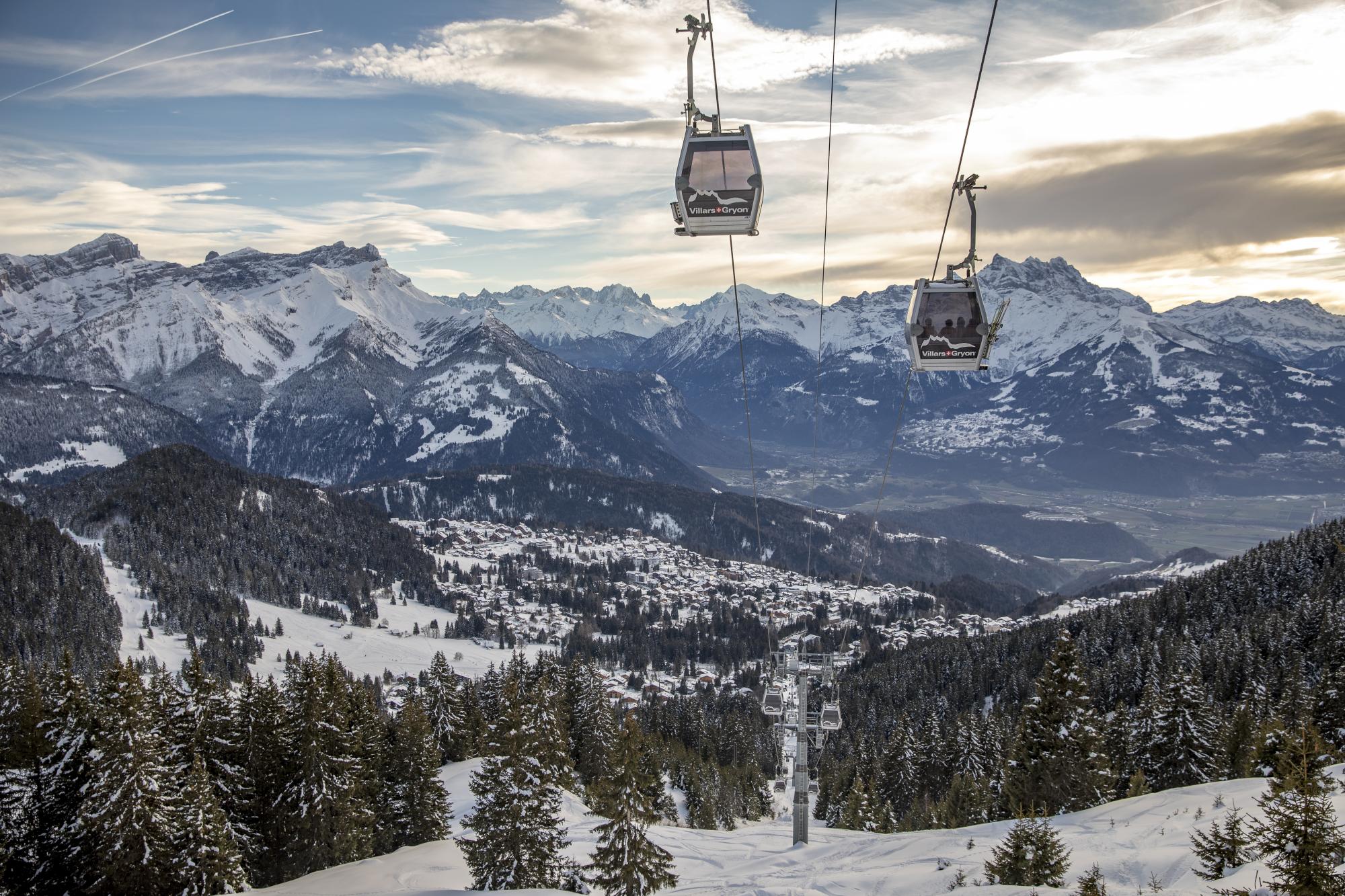 Des gendarmes à ski ont contrôlé le plan sanitaire à Villars samedi