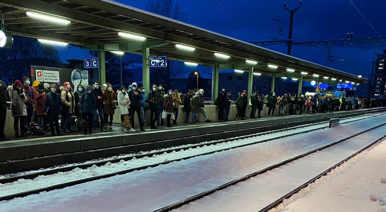 Pendulaires bloqués en gare d'Aigle à la suite d'une panne des CFF 