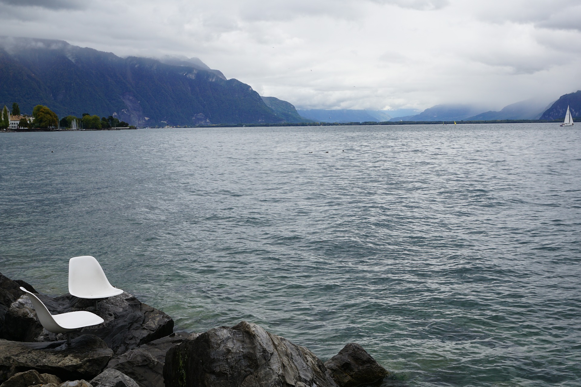 La bise a mis en difficulté hier plusieurs navigateurs ou sportifs sur les lacs Léman et de Neuchâtel