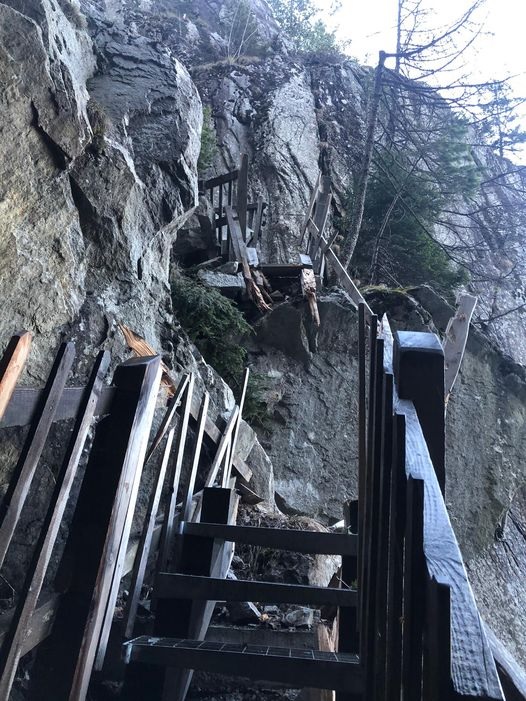 Des passerelles des gorges du Dailley ont été victimes de la chute d'un rocher