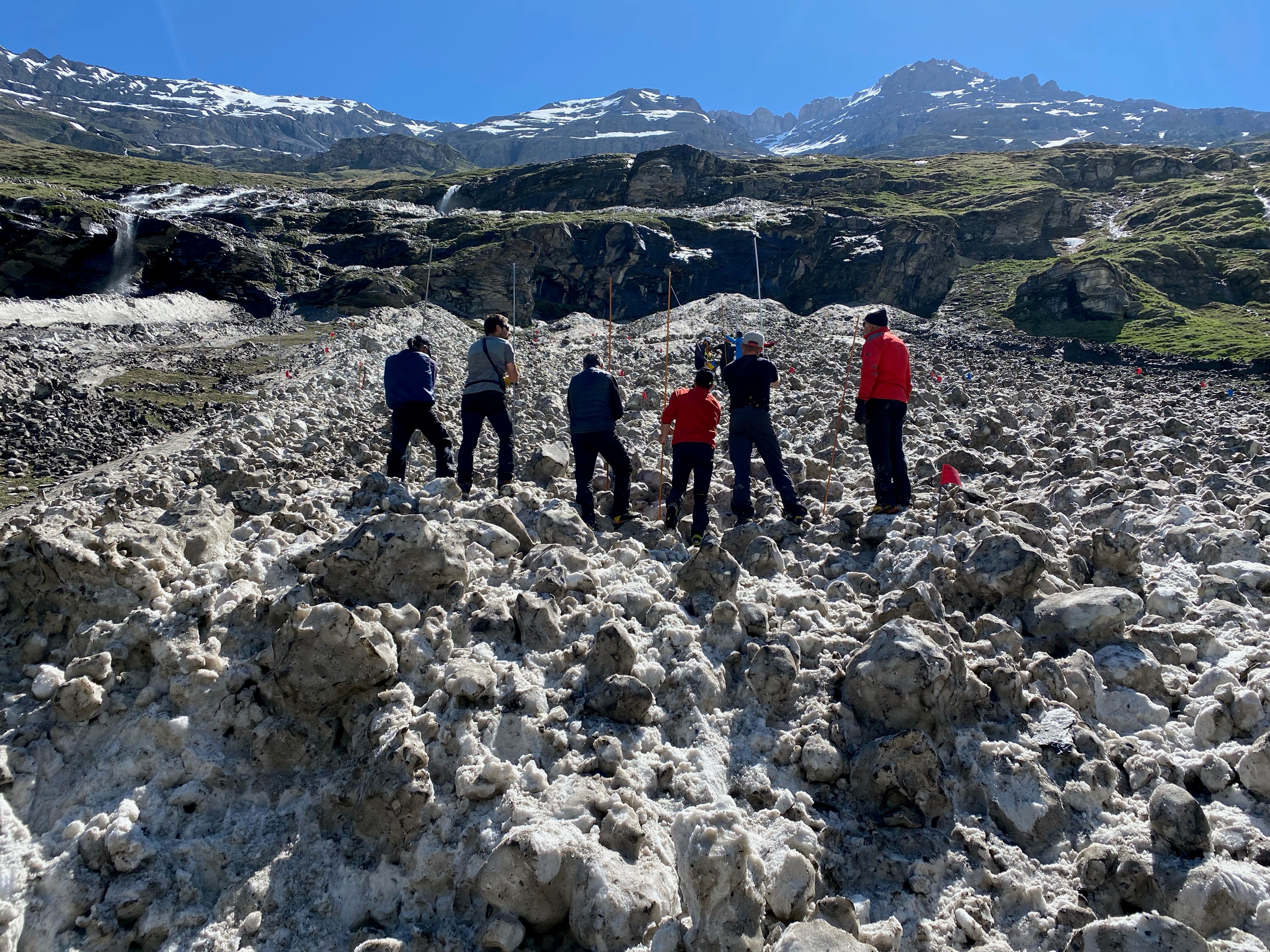 Bagnes: une personne emportée dans une avalanche