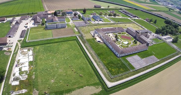 Un détenu de l’établissement pénitentiaires de la Plaine de l’Orbe interpellé sur le toit de la prison