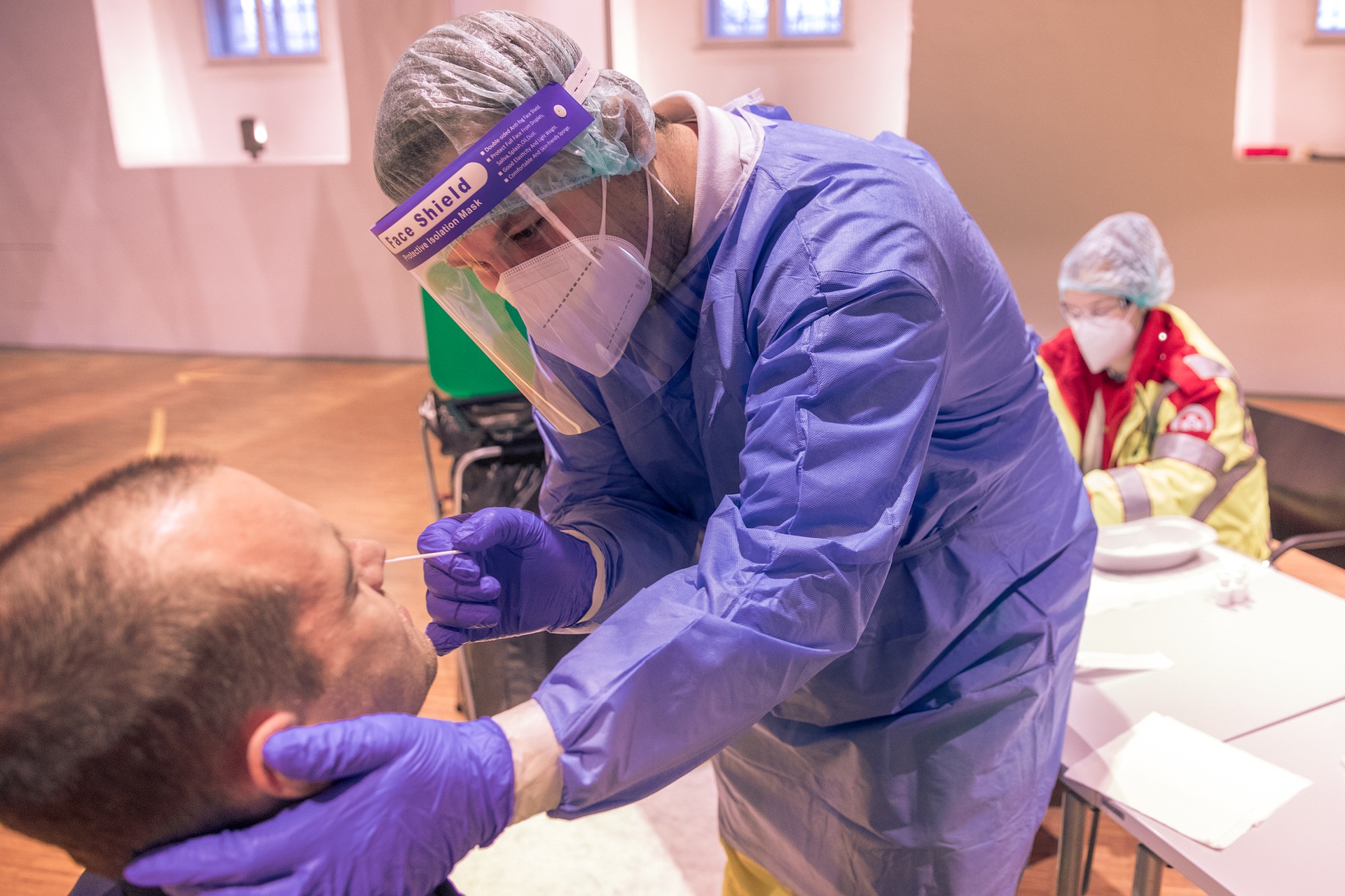 Le canton de Vaud veut vacciner ou tester son personnel soignant