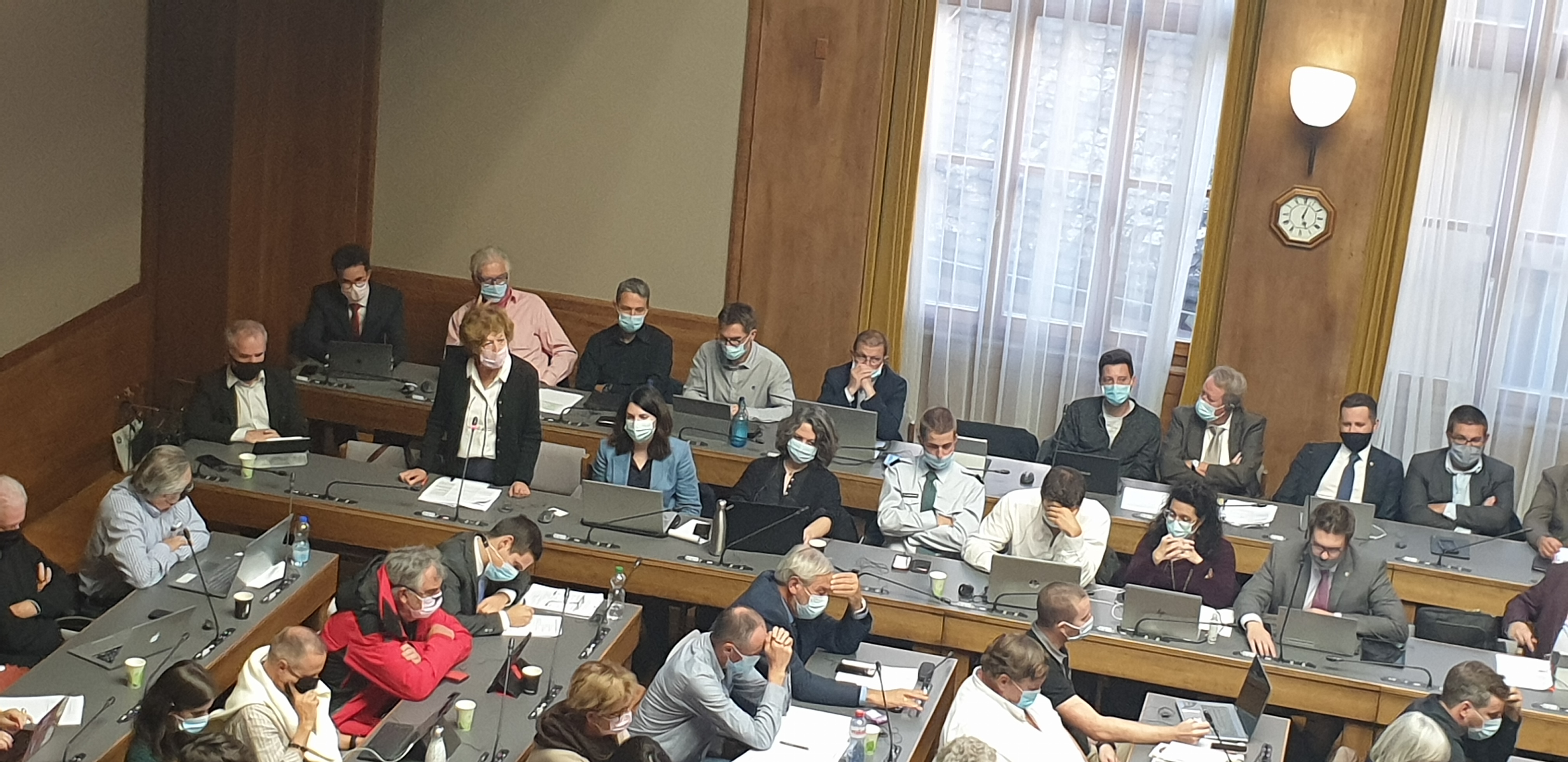 La Constituante fait un pas vers l’égalité homme-femme en politique